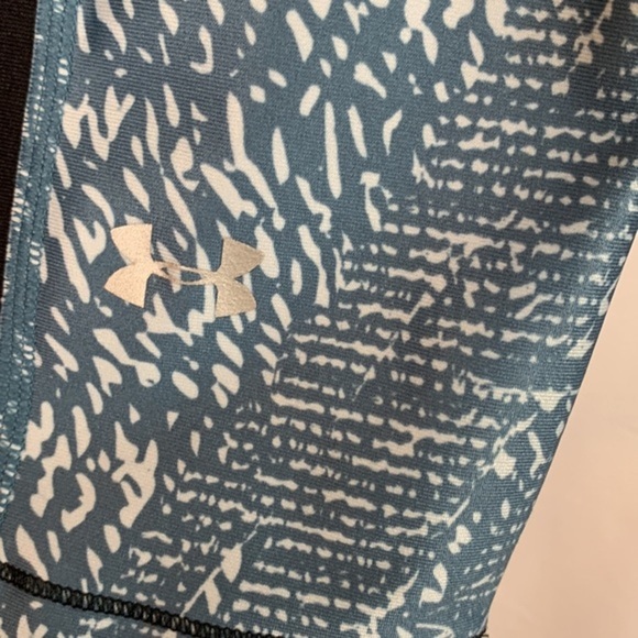 Under Armour Heatgear Cropped Athletic Leggings - Picture 2 of 6